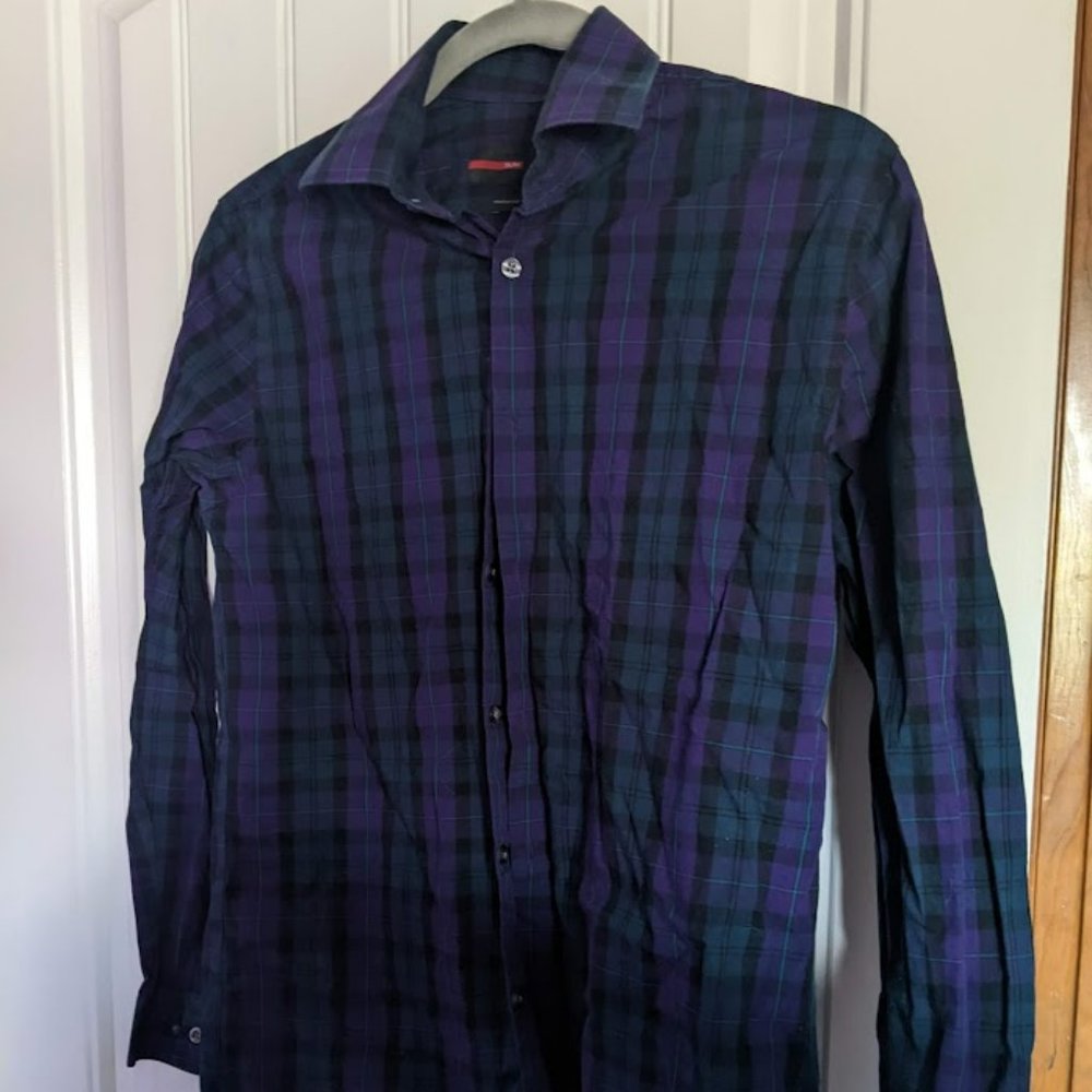 Small slim men's button down long sleeved shirt